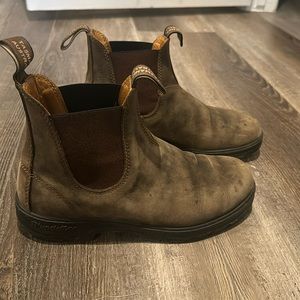 Blundstone’s 585w size 5.5 (US 8.5, EU 38.5), Rustic Brown Color